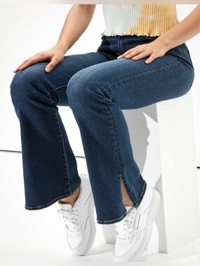AMERICAN EAGLE SUPER HI RISE SPLIT HEM FLARE JEANS